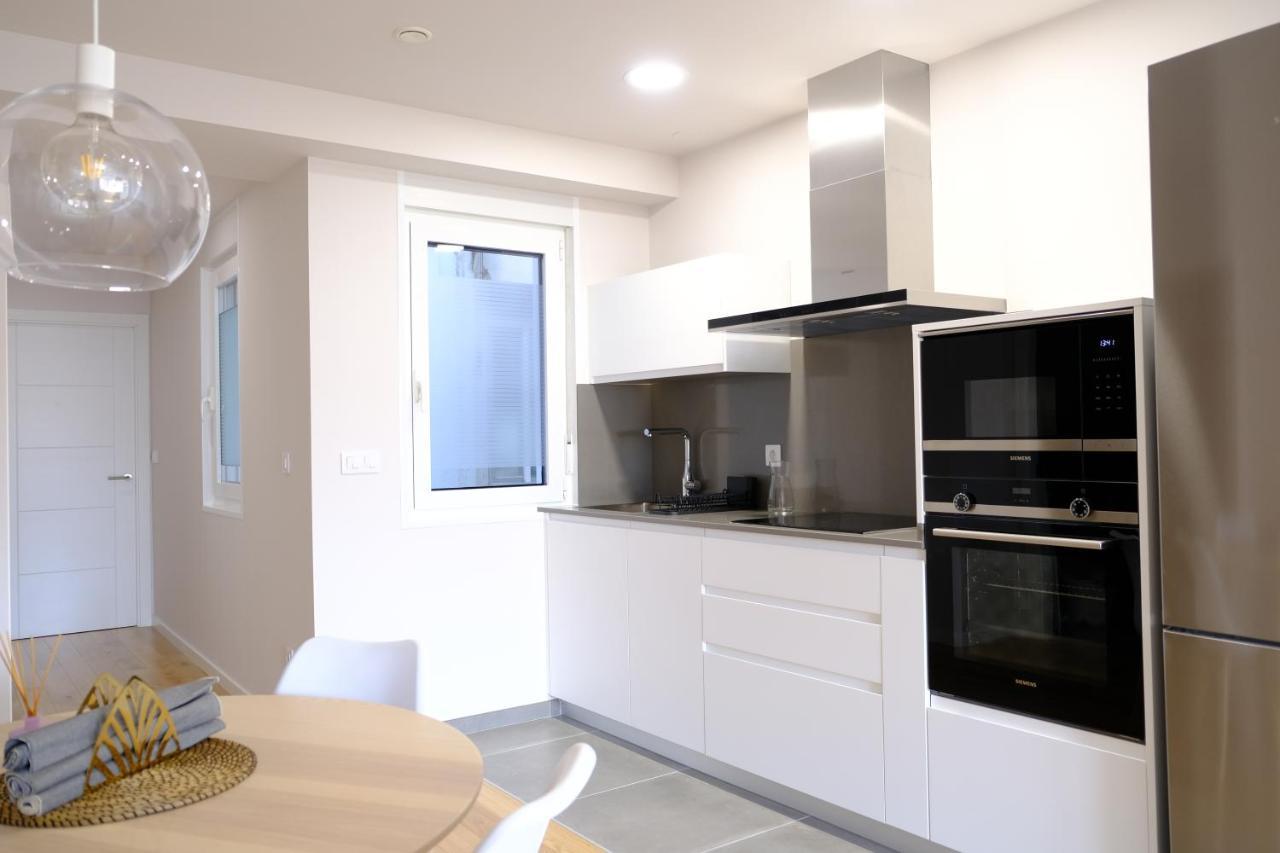 Adarve, Con Parking Y Vistas A La Muralla Lugo Exterior photo